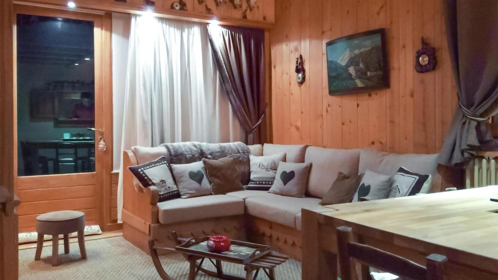 3 Bedroom Stunning Apartment In Megeve France