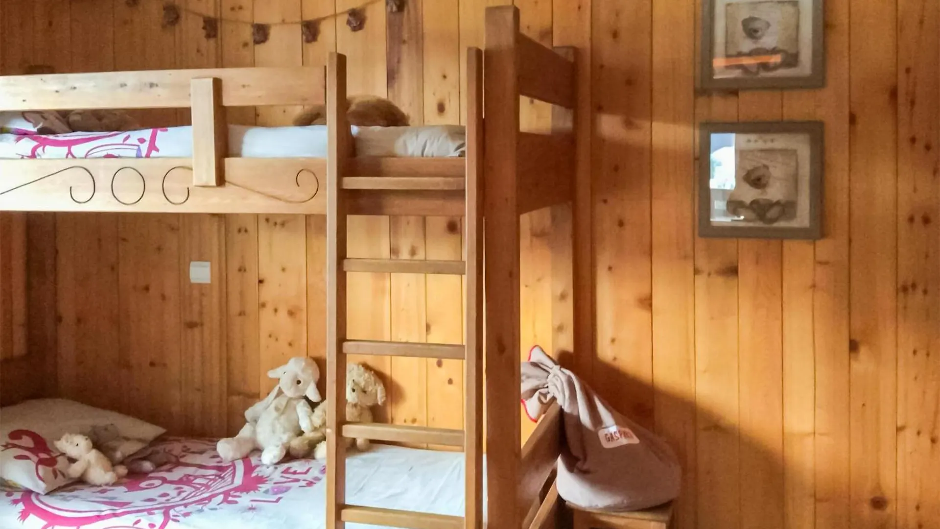 3 Bedroom Stunning Apartment In Megeve