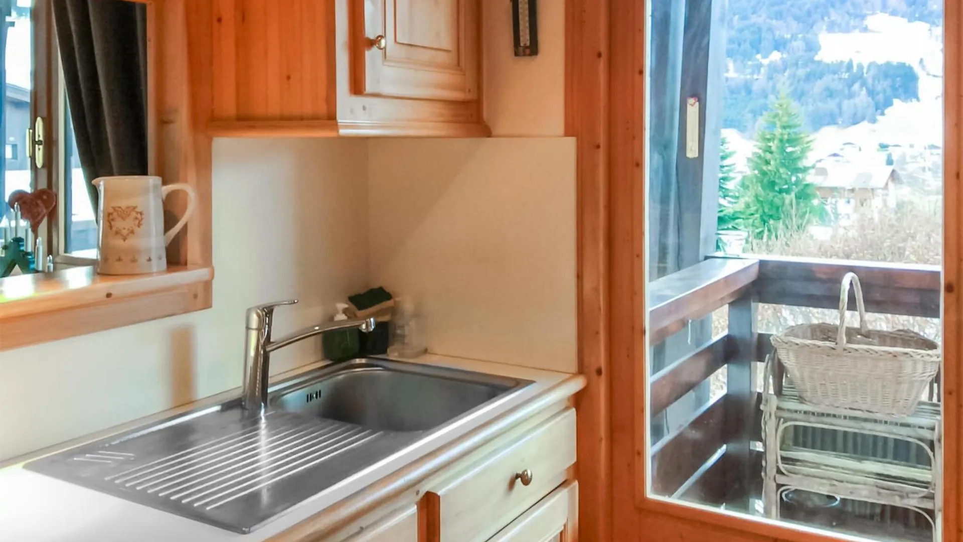 3 Bedroom Stunning Apartment In Megeve